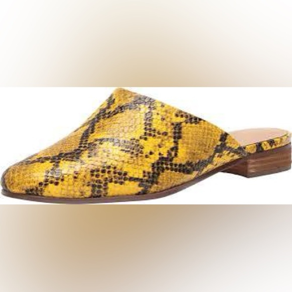 NEW!! Women’s Clarks Pure Blush Yellow Snake Slide Flat Loafer Size 7M